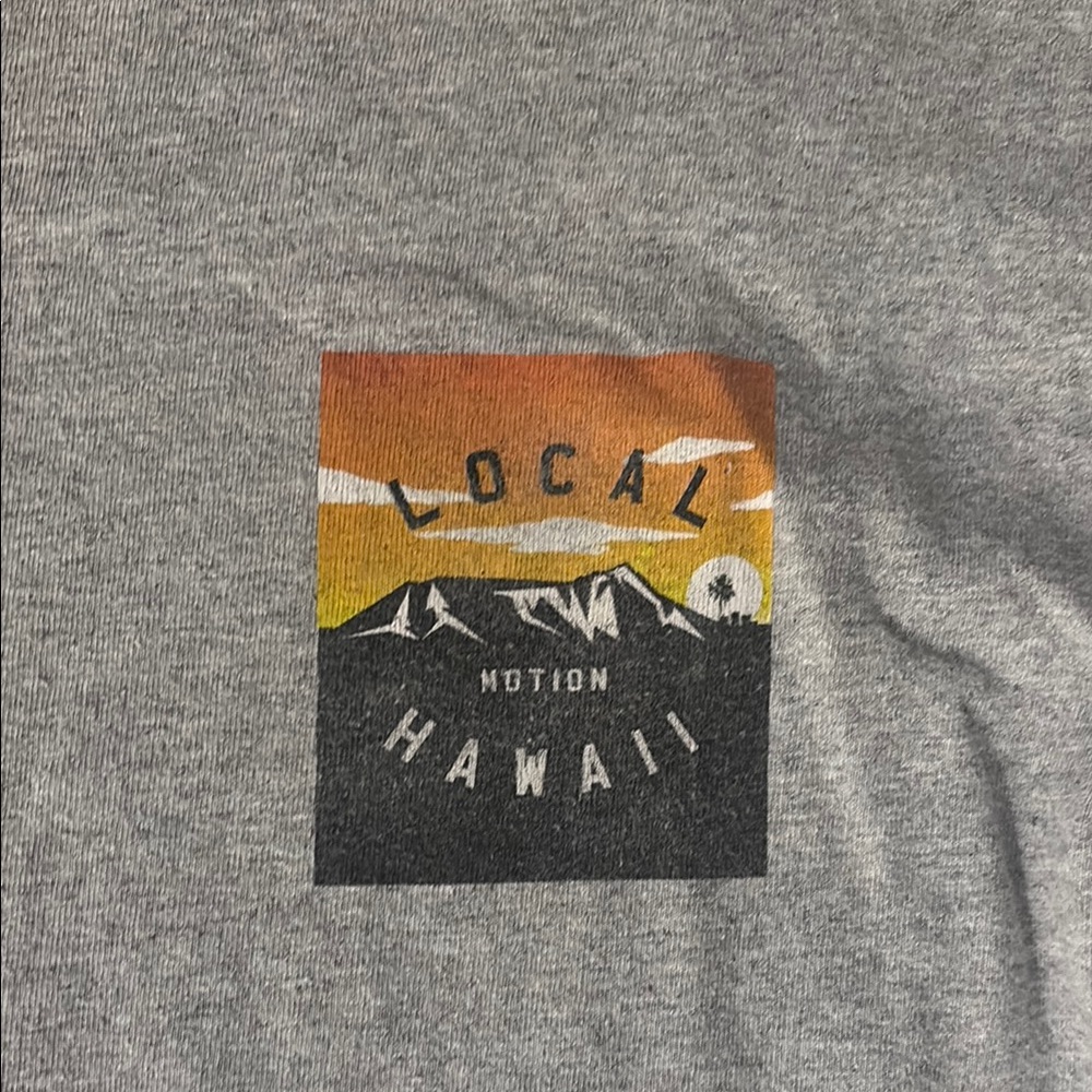 Local Motion Hawaii  🌺3/$10 in bundle🌺 Grey long sleeve Tee